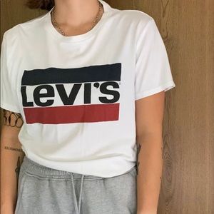 Levi’s tee